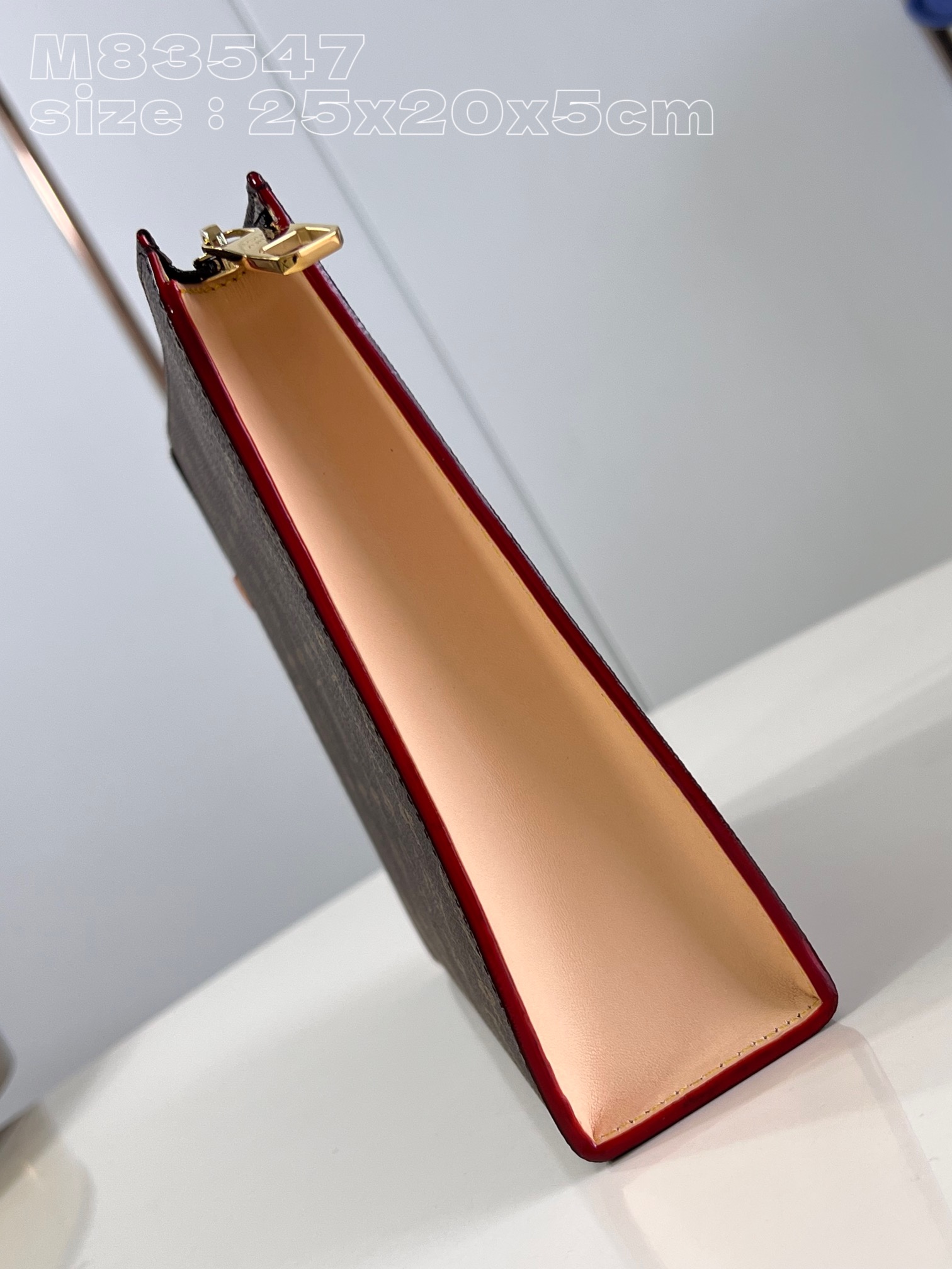 l**is V*t*n poche toilette