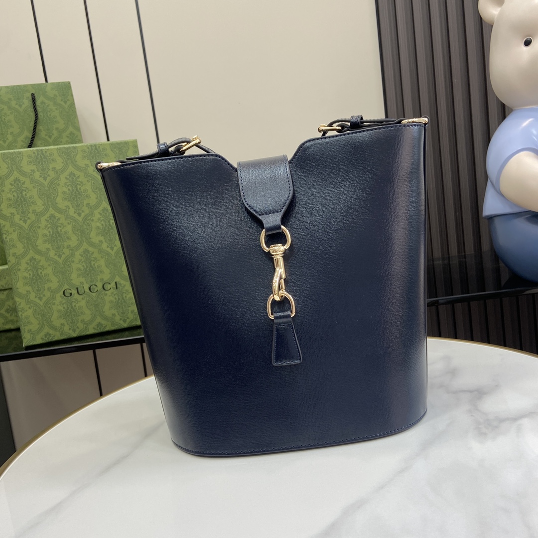 G*u*i medium bucket shoulder bag