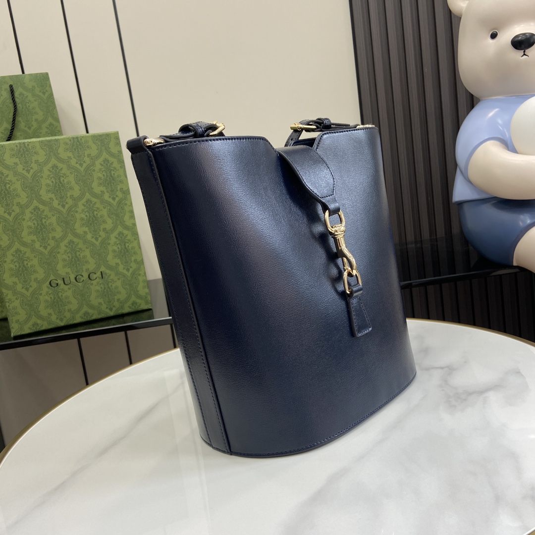G*u*i medium bucket shoulder bag