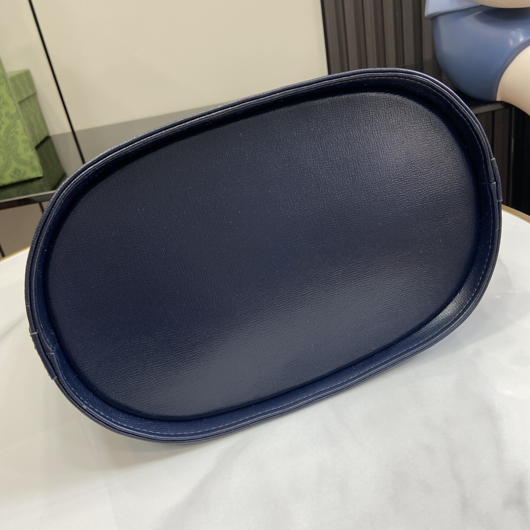 G*u*i medium bucket shoulder bag