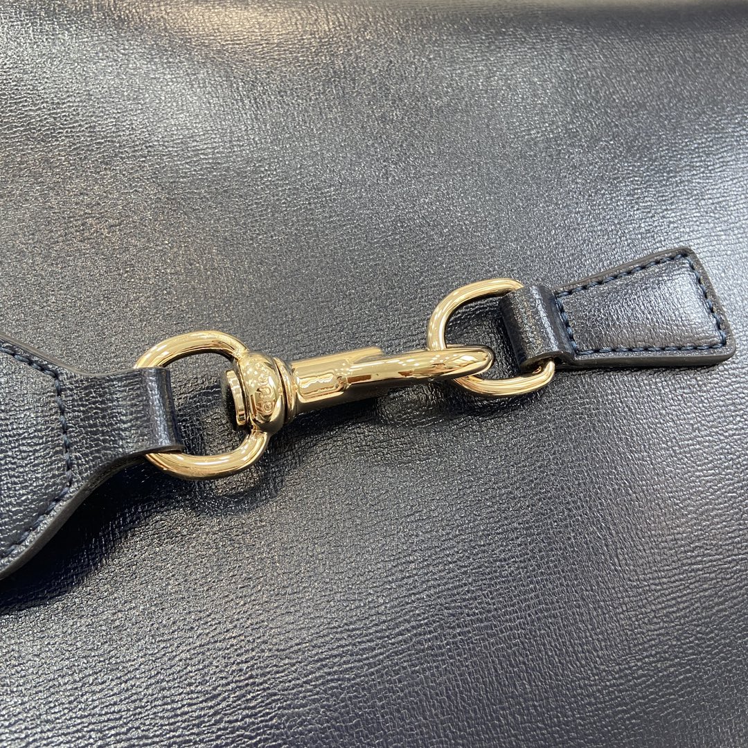 G*u*i medium bucket shoulder bag