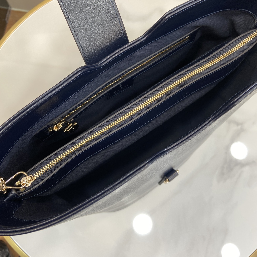 G*u*i medium bucket shoulder bag