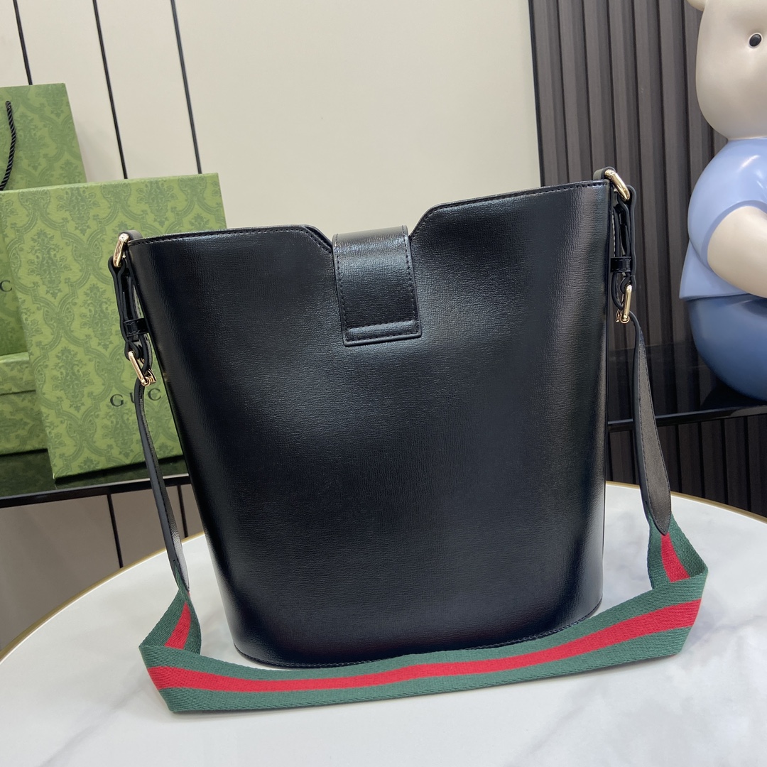 G*u*i medium bucket shoulder bag