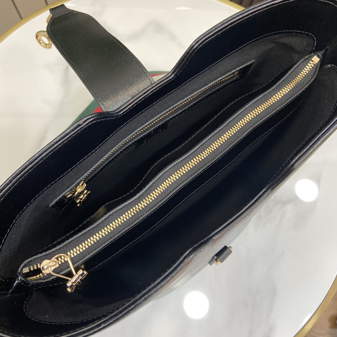 G*u*i medium bucket shoulder bag
