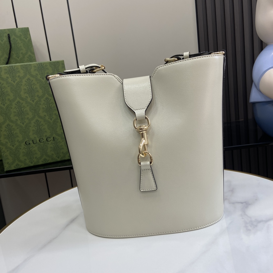 G*u*i medium bucket shoulder bag