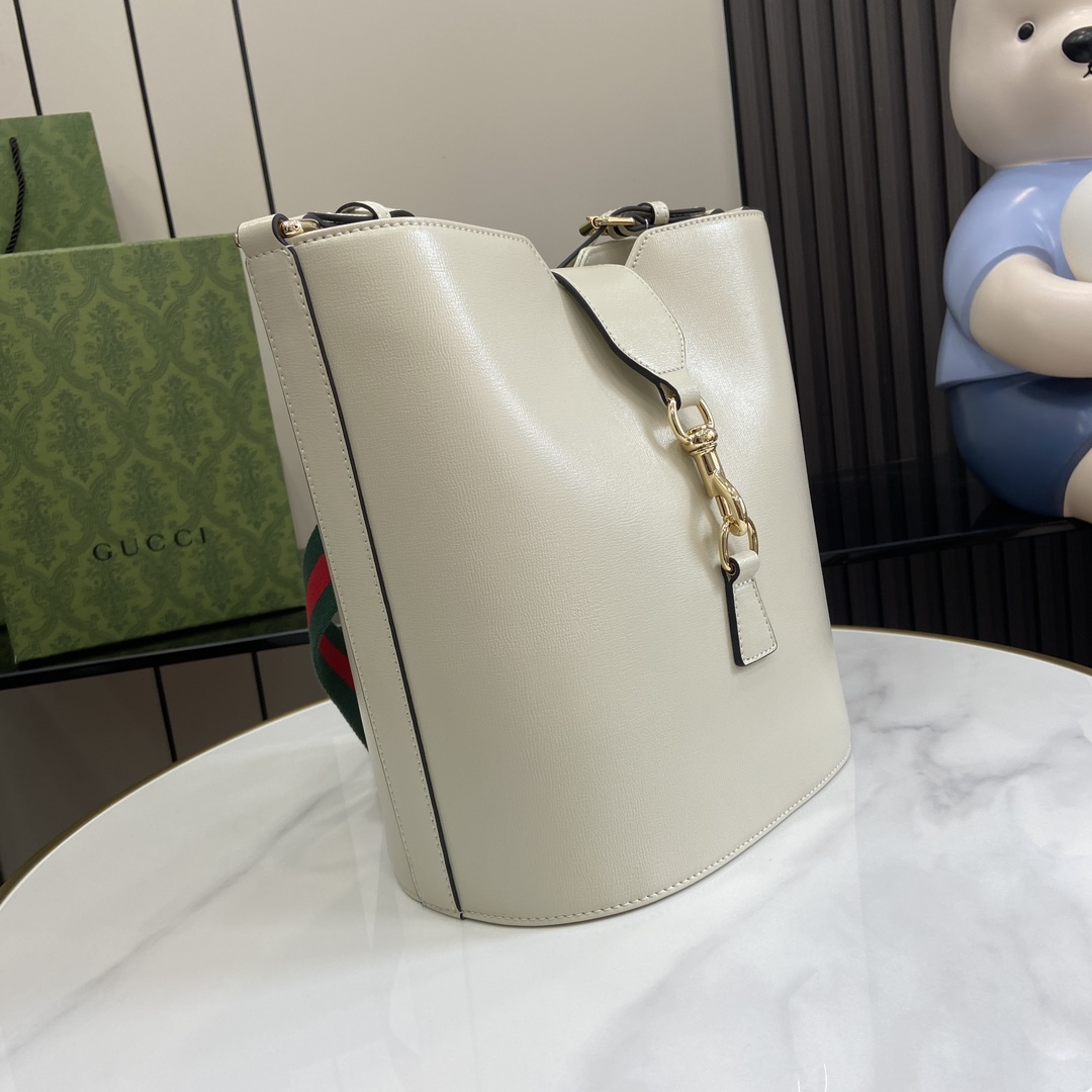 G*u*i medium bucket shoulder bag