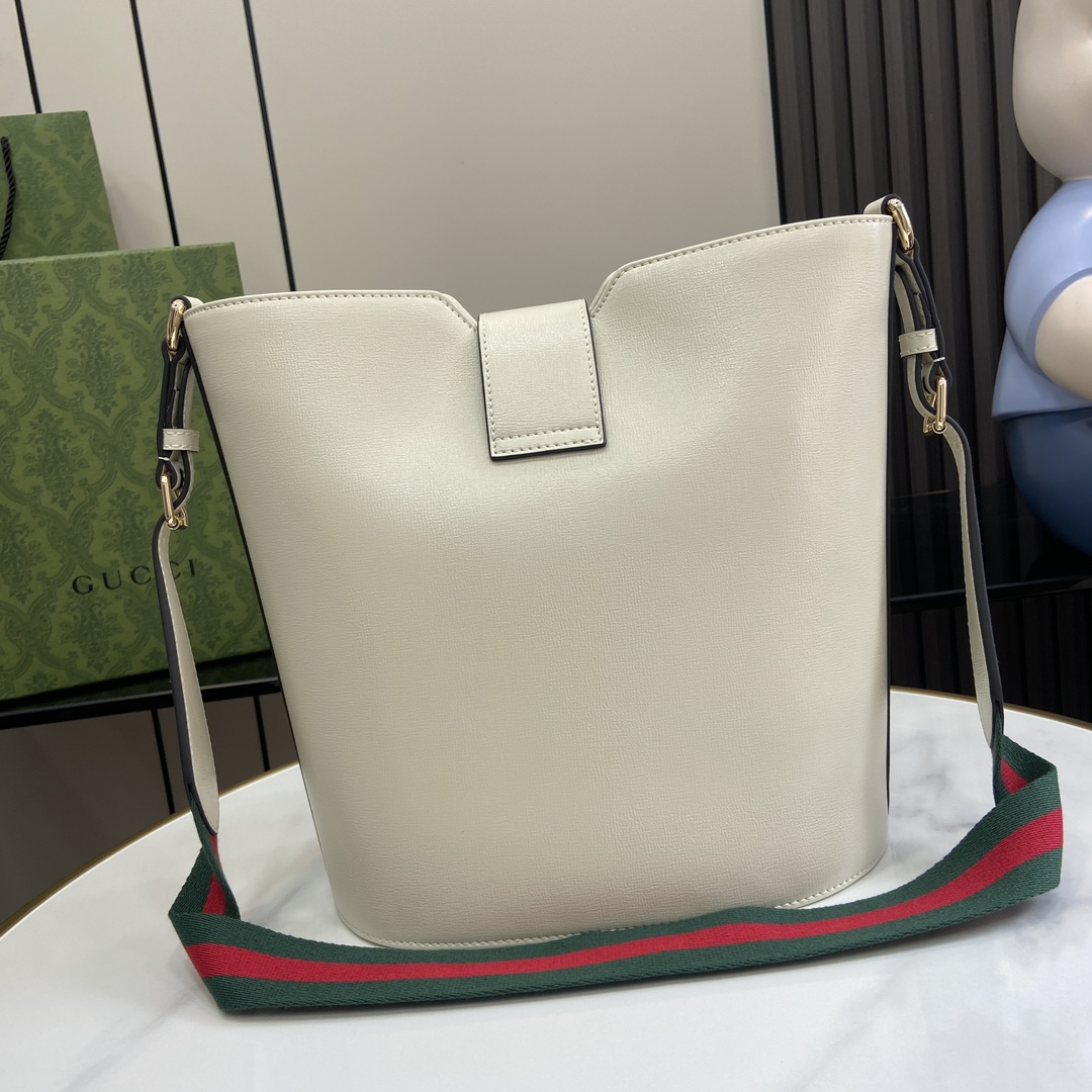 G*u*i medium bucket shoulder bag