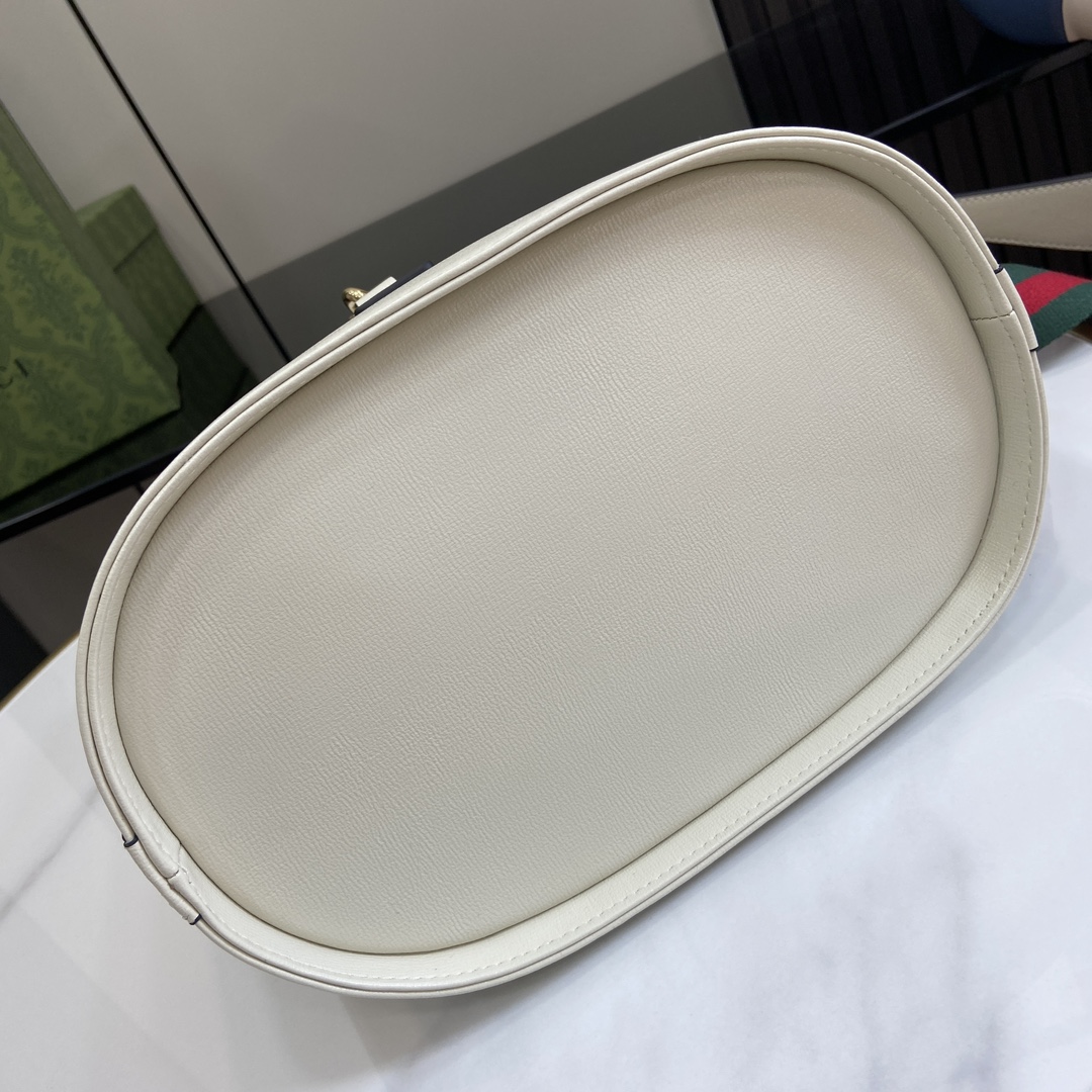 G*u*i medium bucket shoulder bag