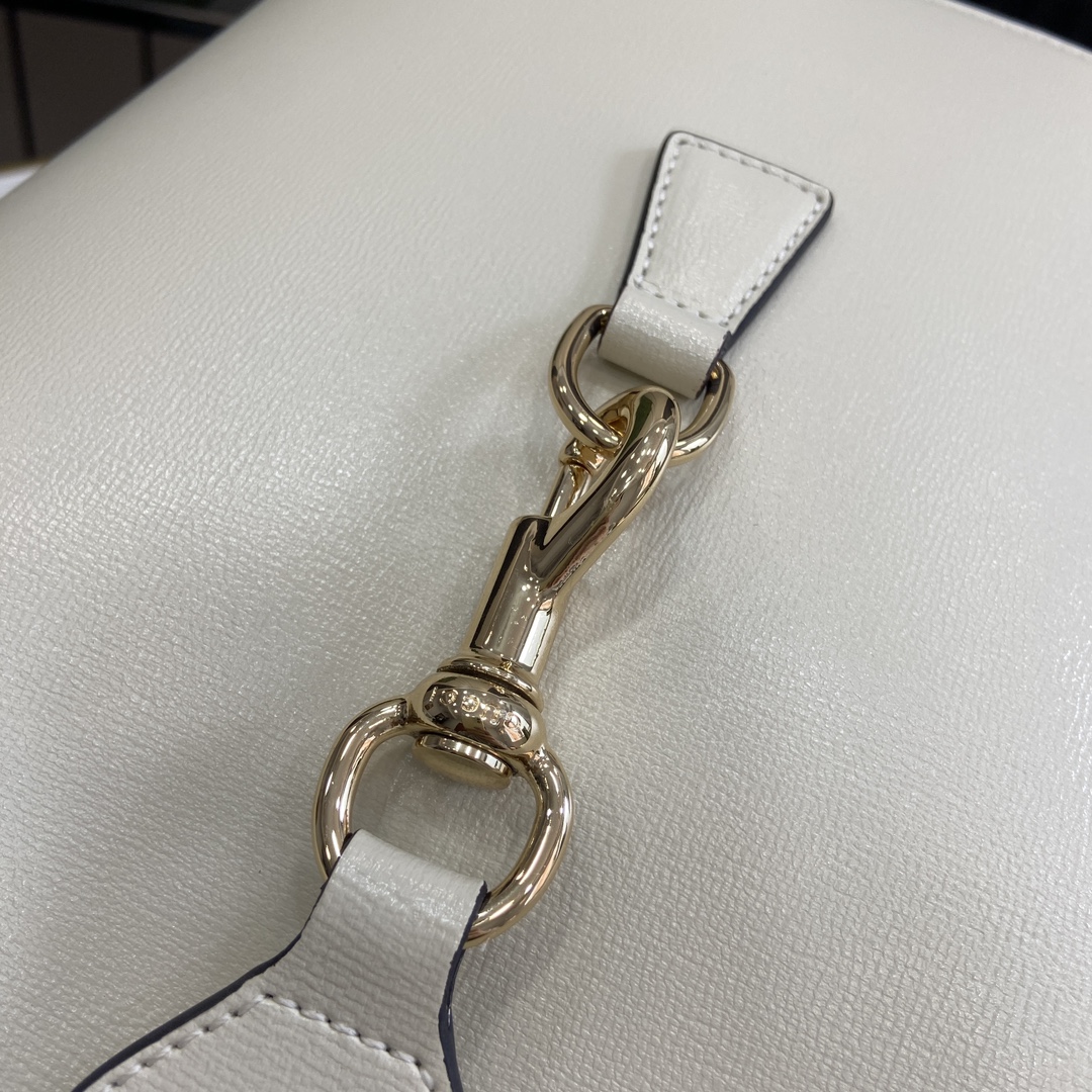 G*u*i medium bucket shoulder bag