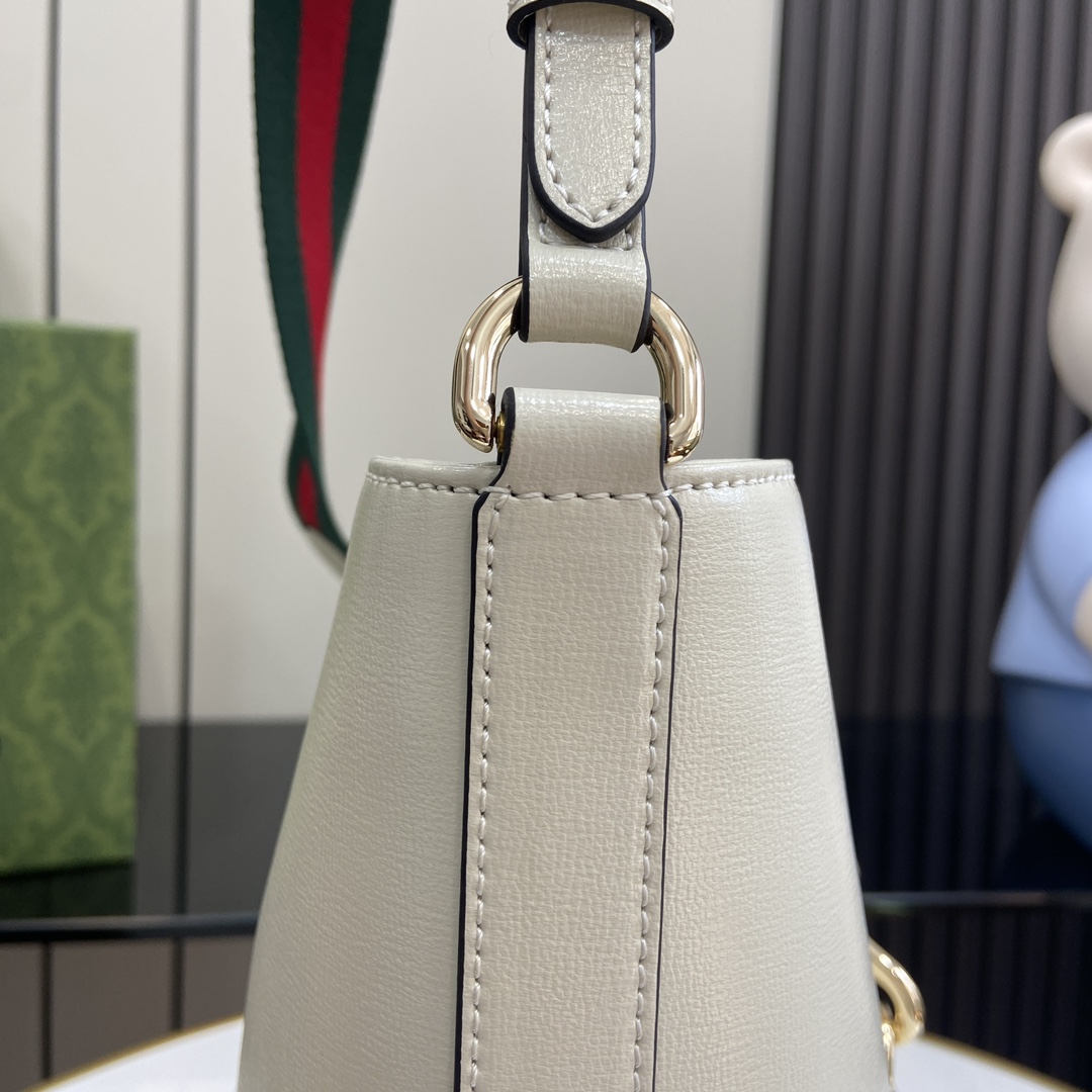 G*u*i medium bucket shoulder bag