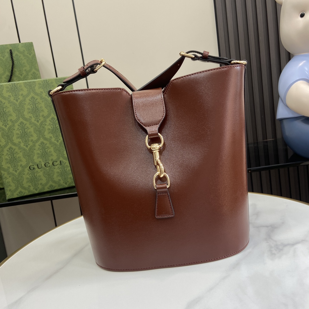 G*u*i medium bucket shoulder bag