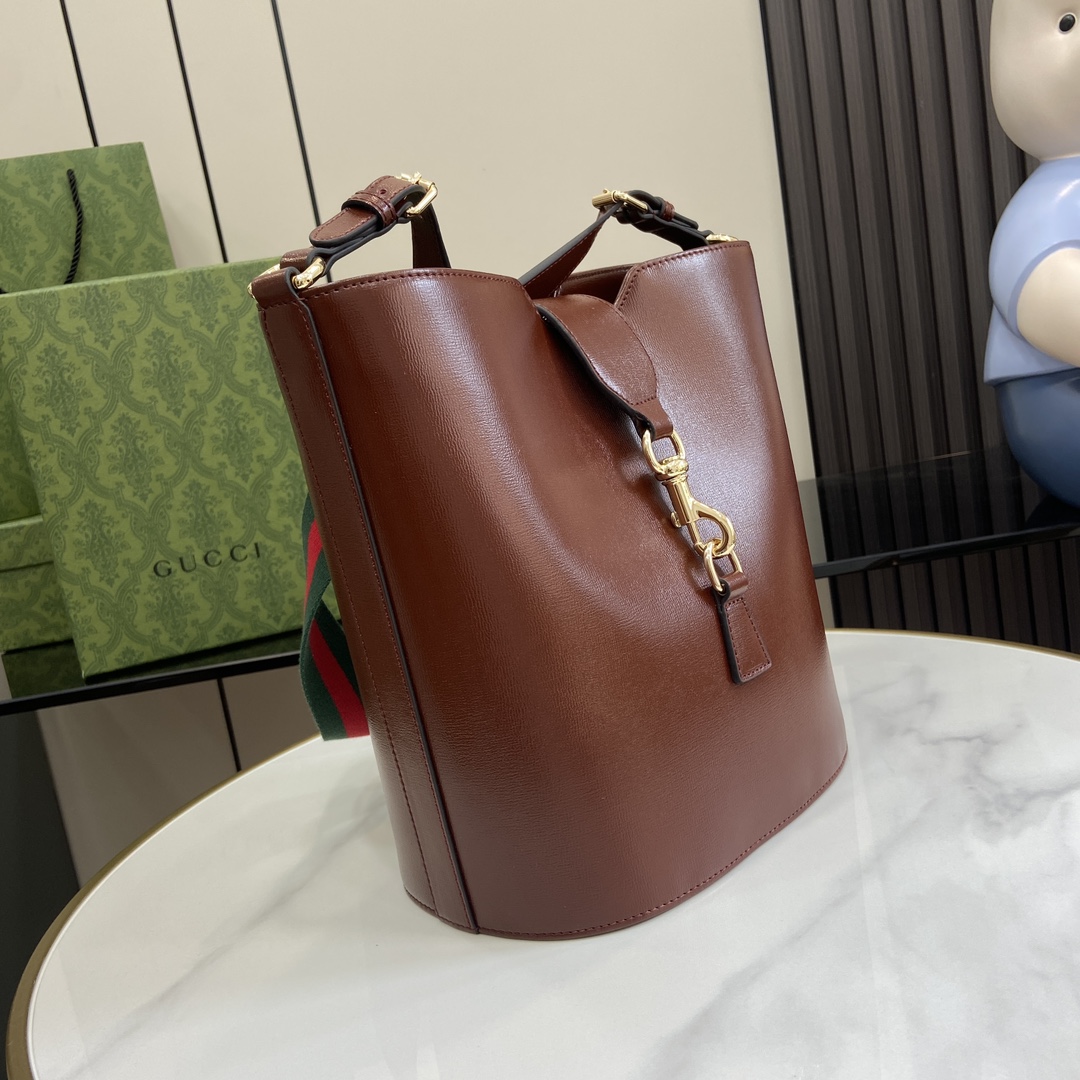 G*u*i medium bucket shoulder bag