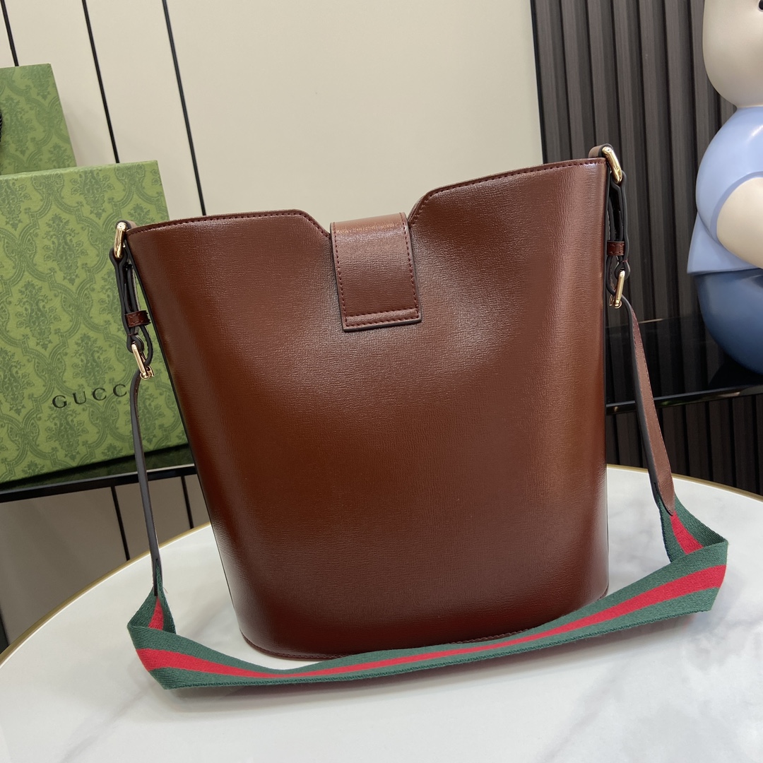 G*u*i medium bucket shoulder bag