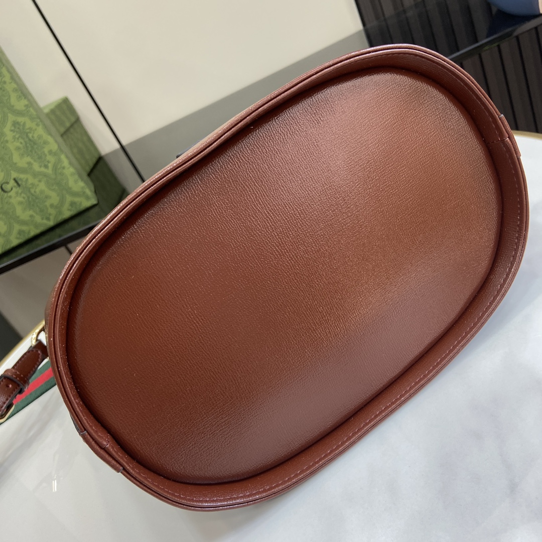 G*u*i medium bucket shoulder bag