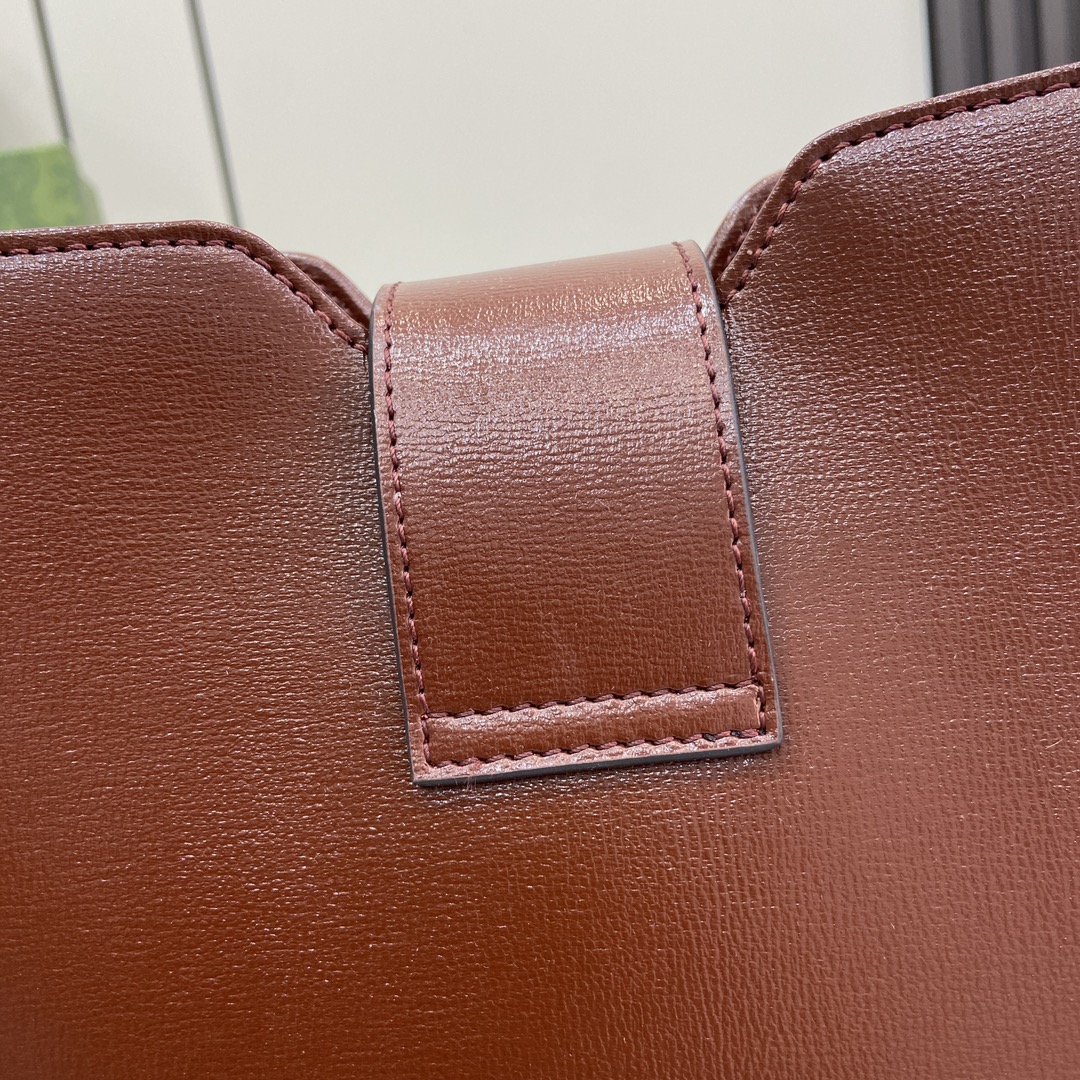 G*u*i medium bucket shoulder bag