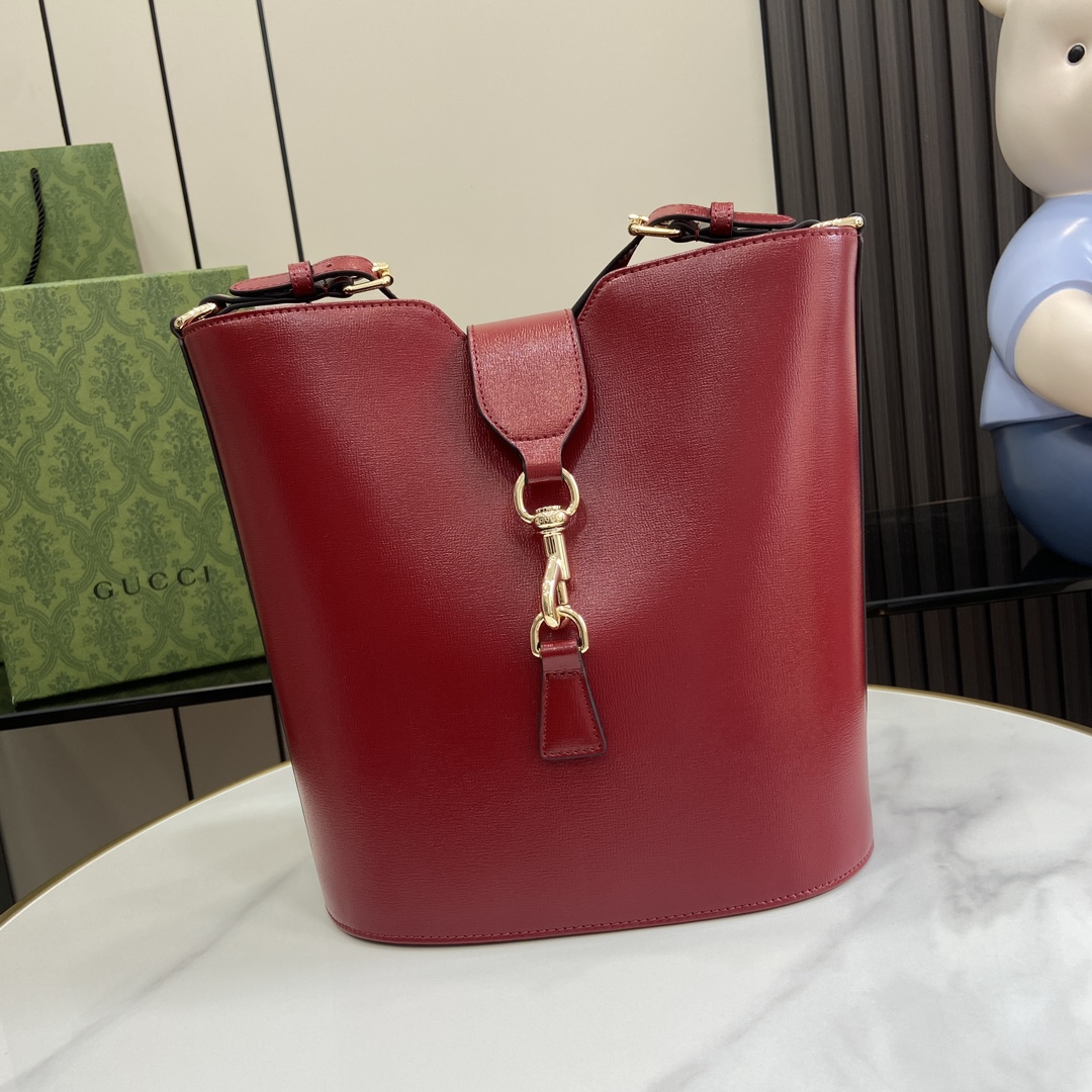 G*u*i medium bucket shoulder bag
