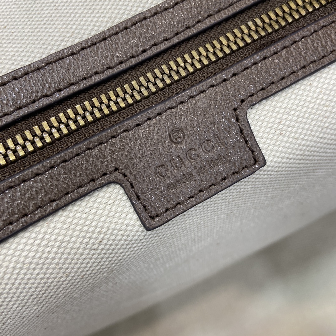 G*u*i savoy small duffle bag