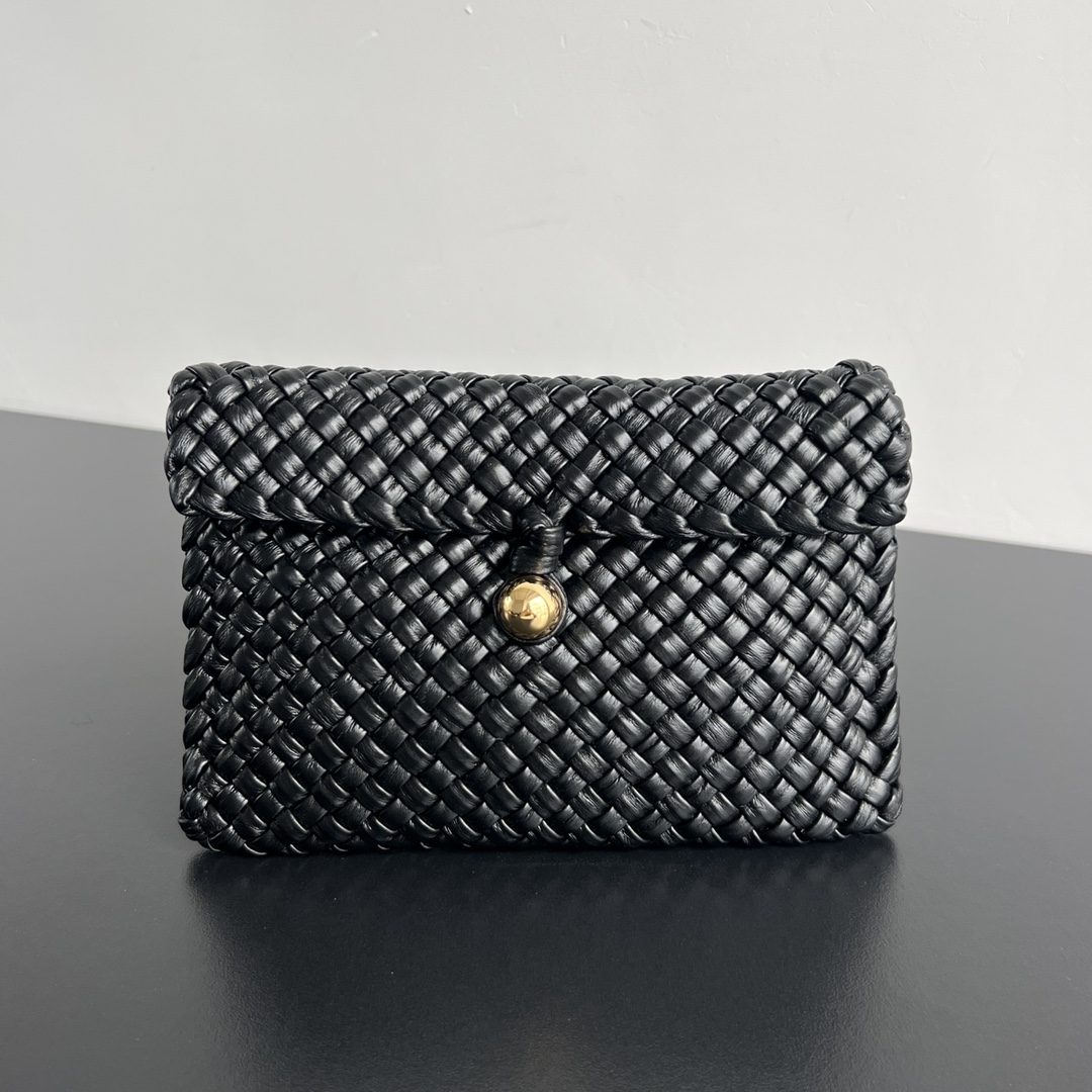 bo*te*ga Ve*ne*ta envelope bag