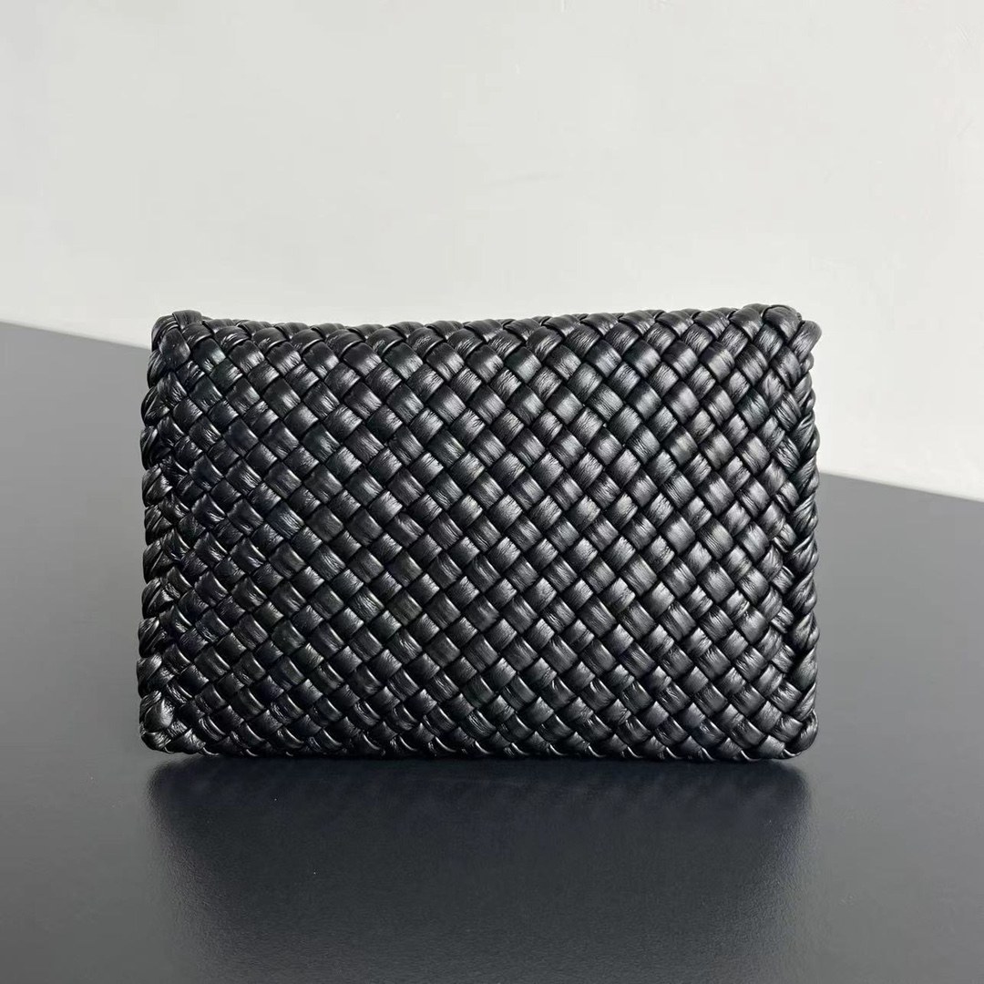 bo*te*ga Ve*ne*ta envelope bag