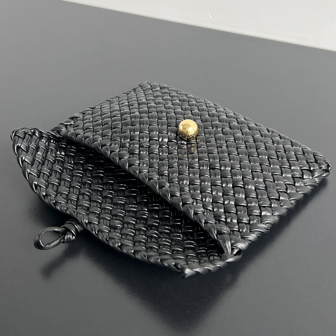bo*te*ga Ve*ne*ta envelope bag