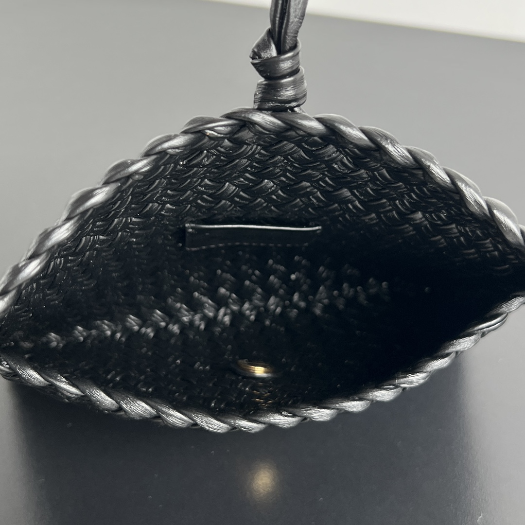 bo*te*ga Ve*ne*ta envelope bag