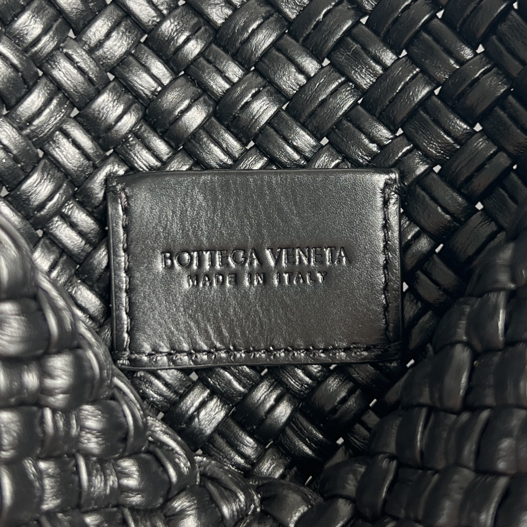 bo*te*ga Ve*ne*ta envelope bag