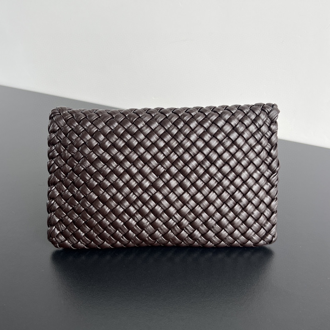 bo*te*ga Ve*ne*ta envelope bag