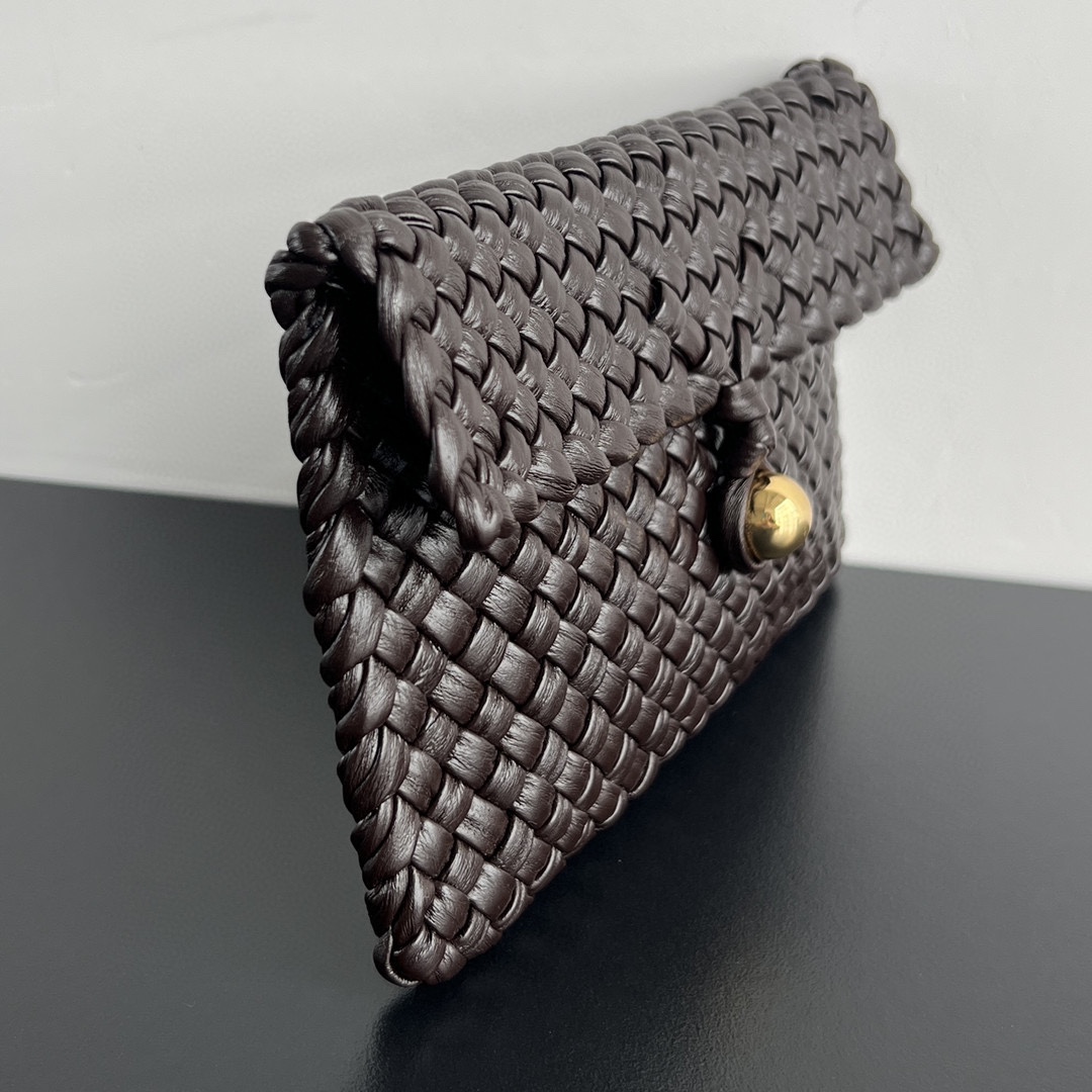 bo*te*ga Ve*ne*ta envelope bag