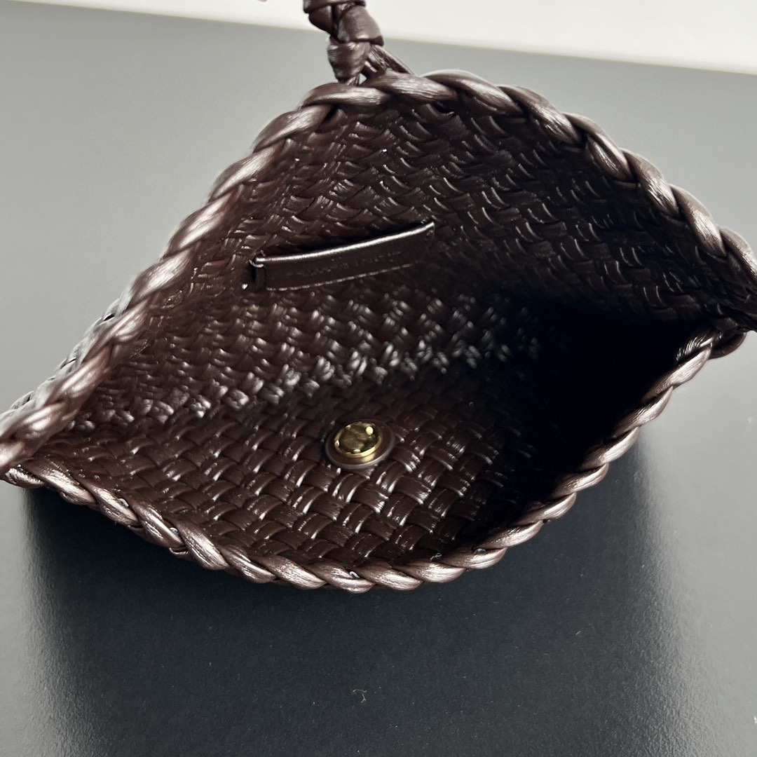 bo*te*ga Ve*ne*ta envelope bag