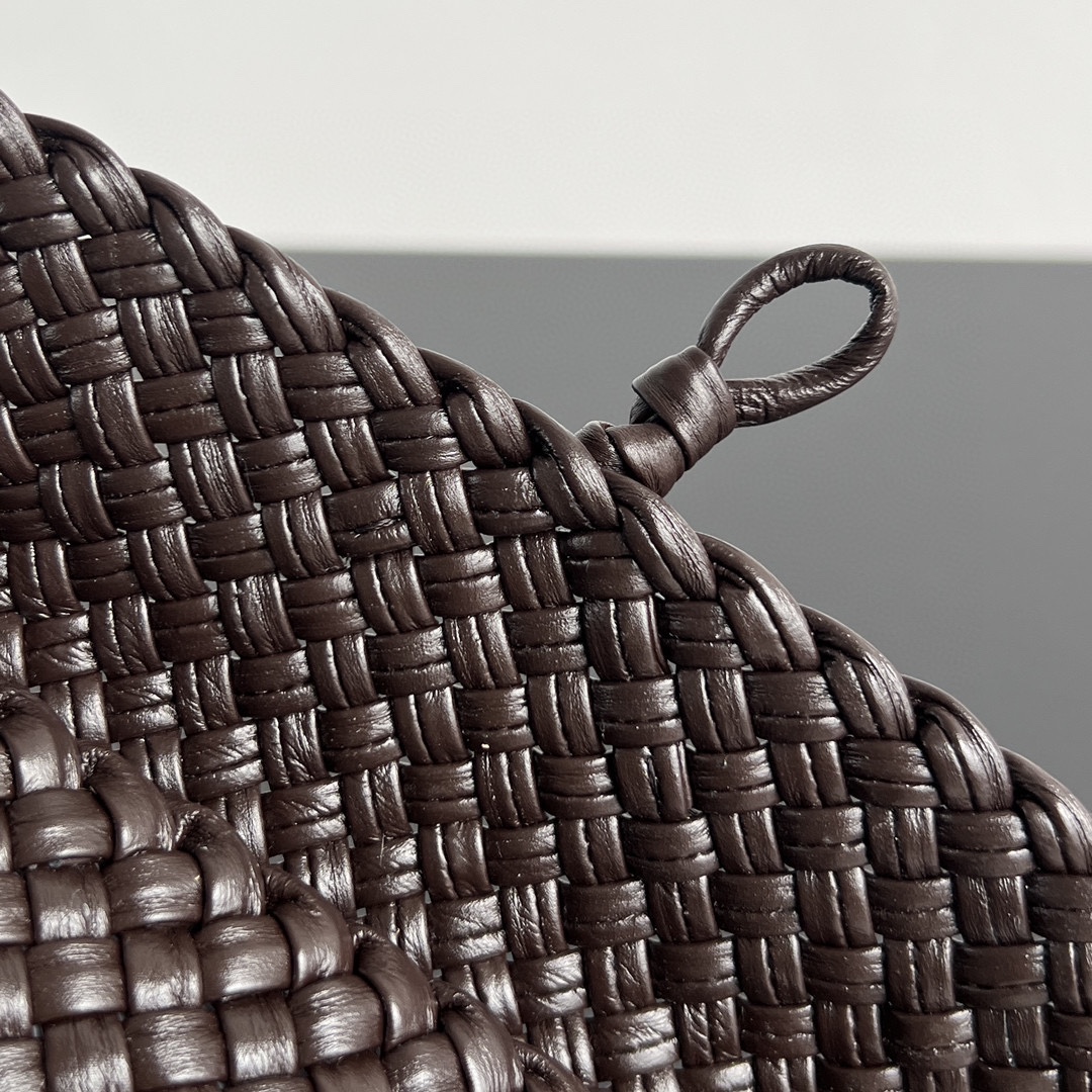 bo*te*ga Ve*ne*ta envelope bag