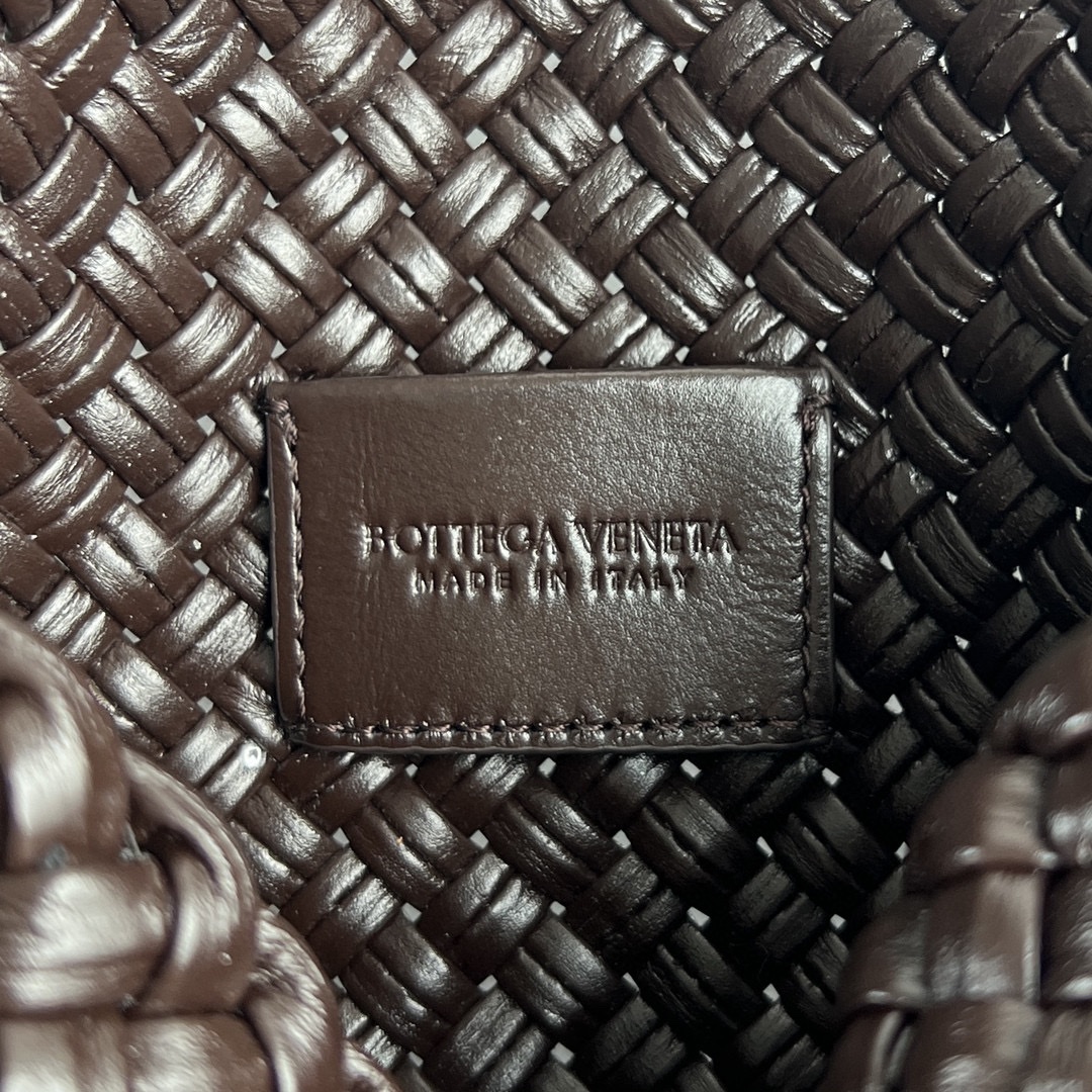 bo*te*ga Ve*ne*ta envelope bag