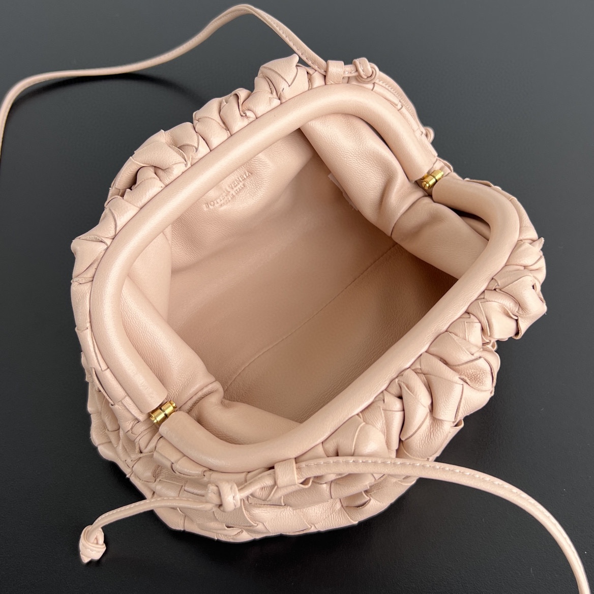 bo*te*ga Ve*ne*ta mini pouch