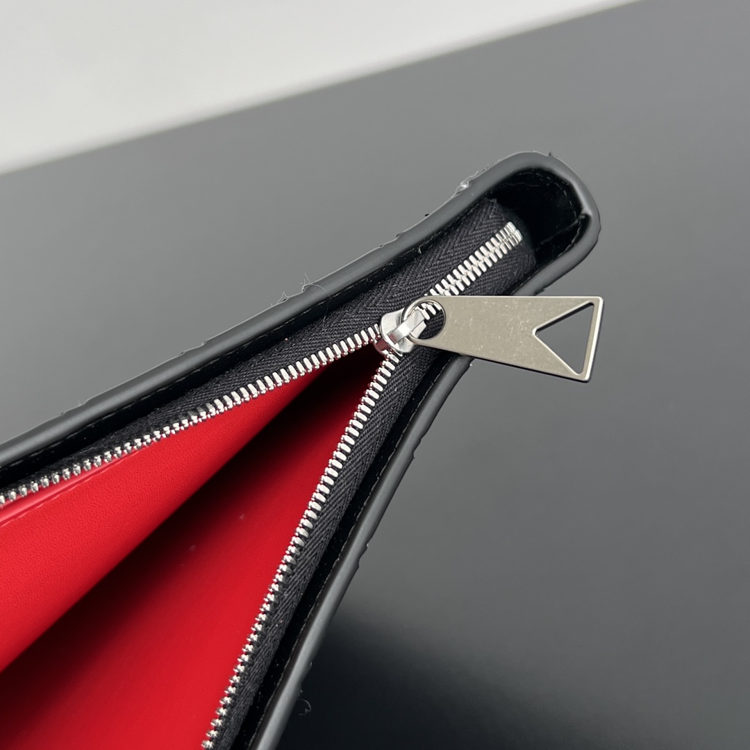 bo*te*ga Ve*ne*ta intrecciato half zip pouch