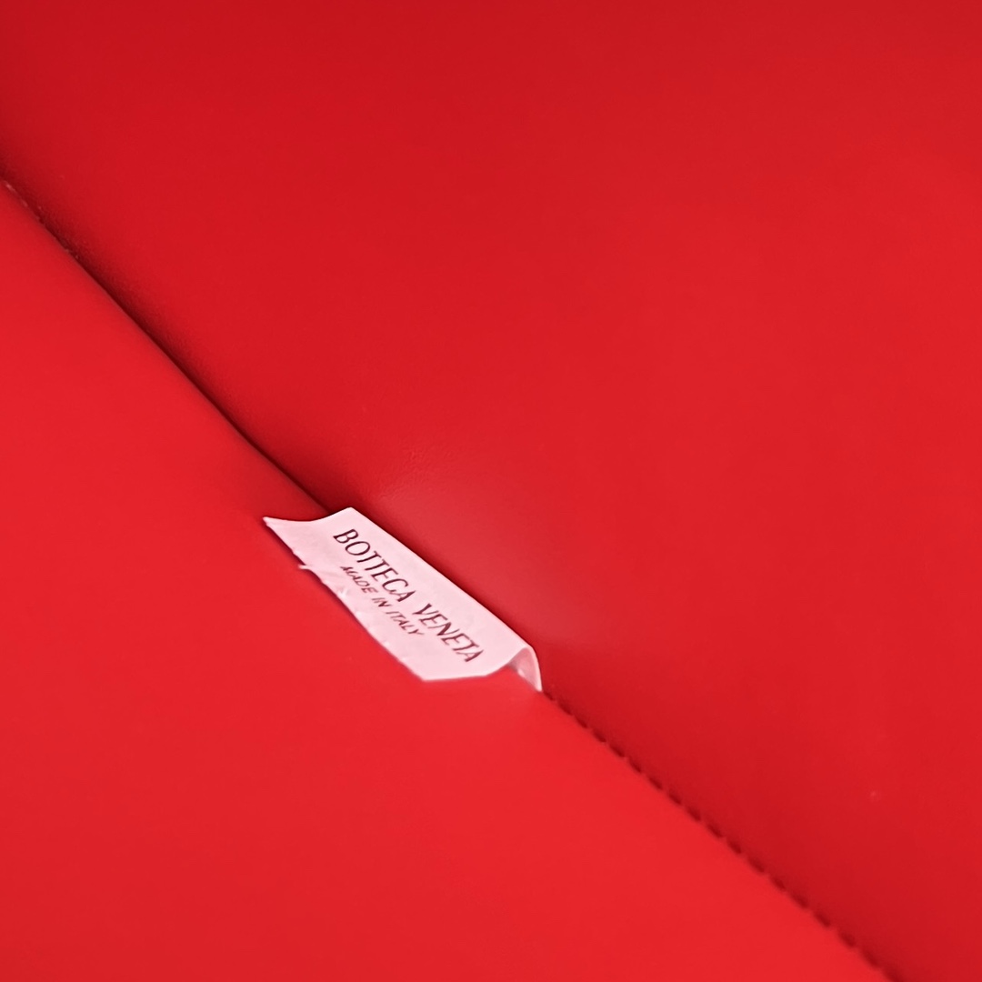bo*te*ga Ve*ne*ta intrecciato half zip pouch