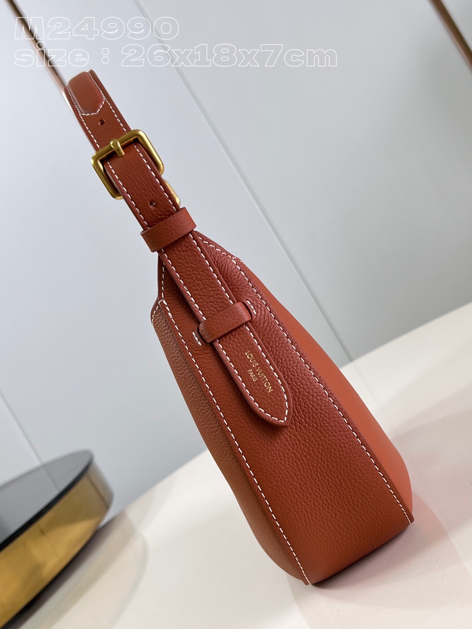 l**is V*t*n low key shoulder bag