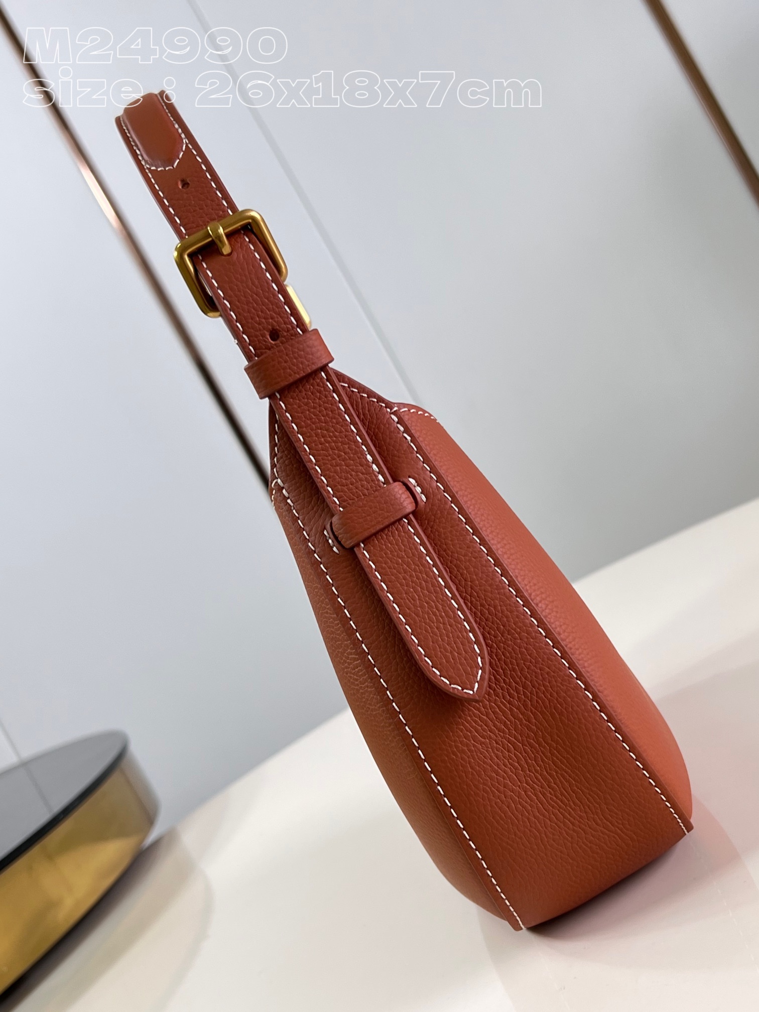 l**is V*t*n low key shoulder bag