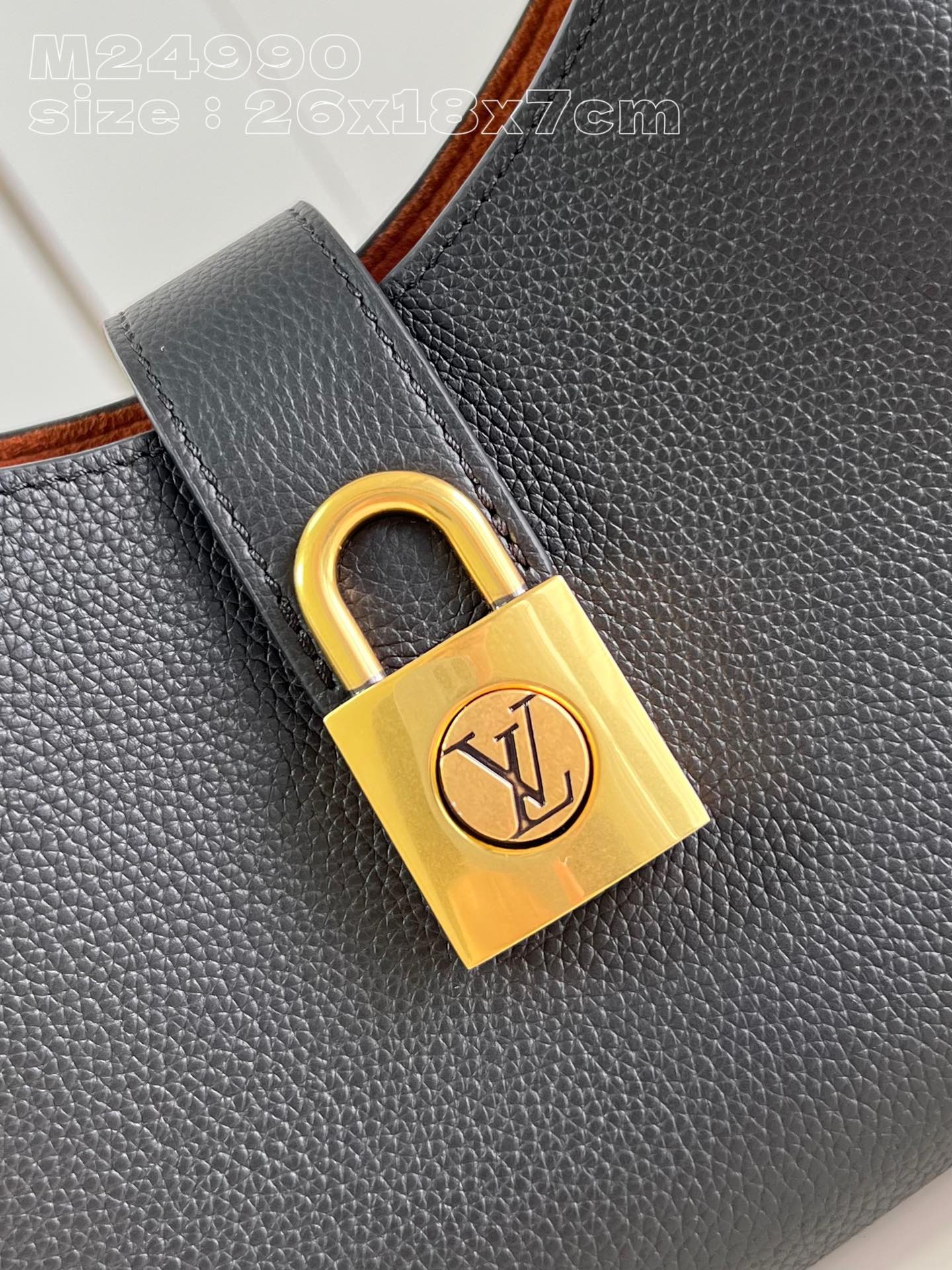 l**is V*t*n low key shoulder bag