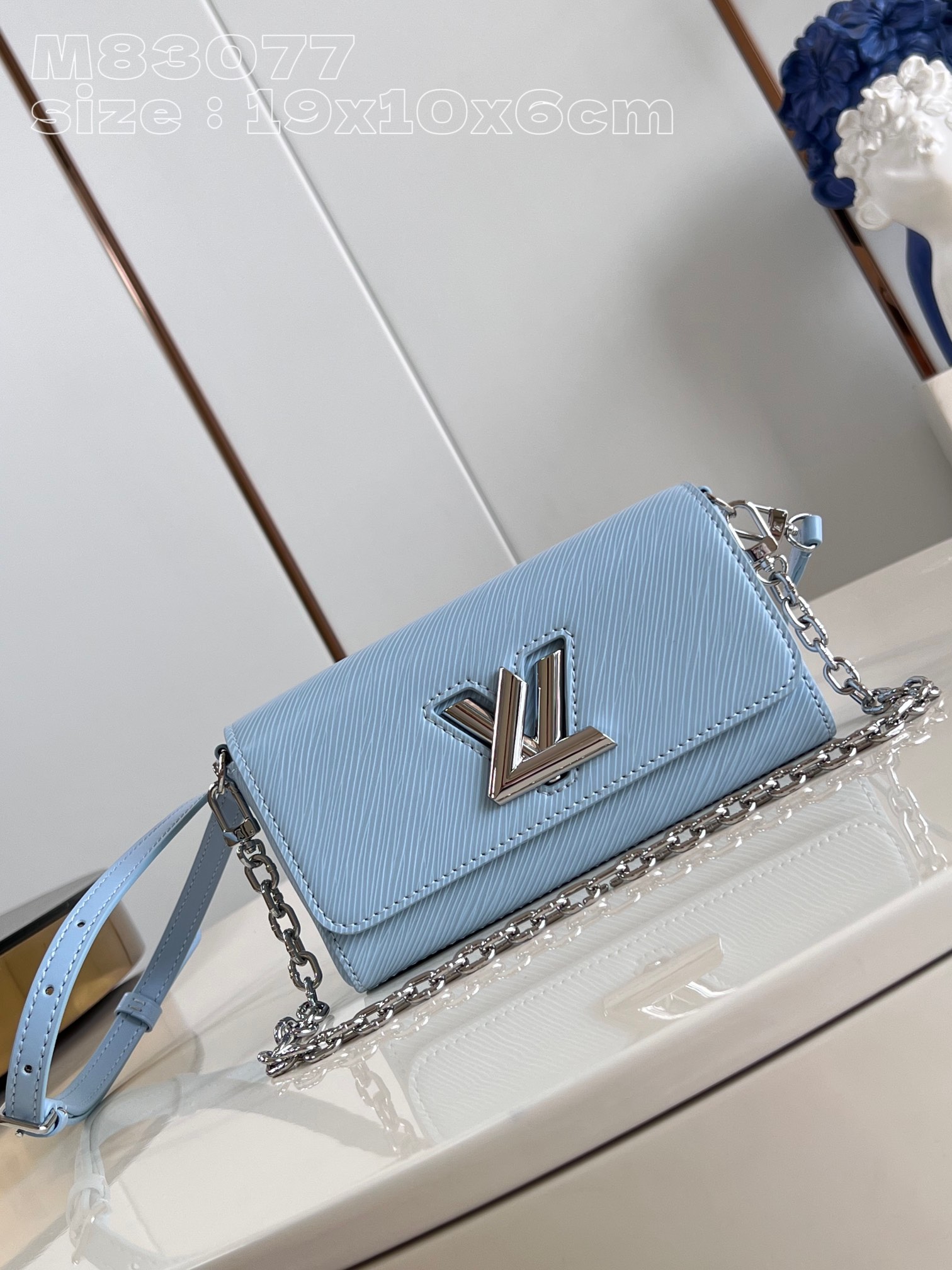 l**is V*t*n twist west pochette
