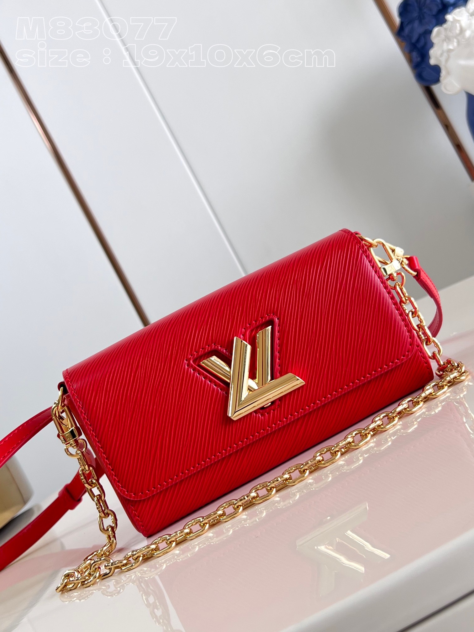 l**is V*t*n twist west pochette