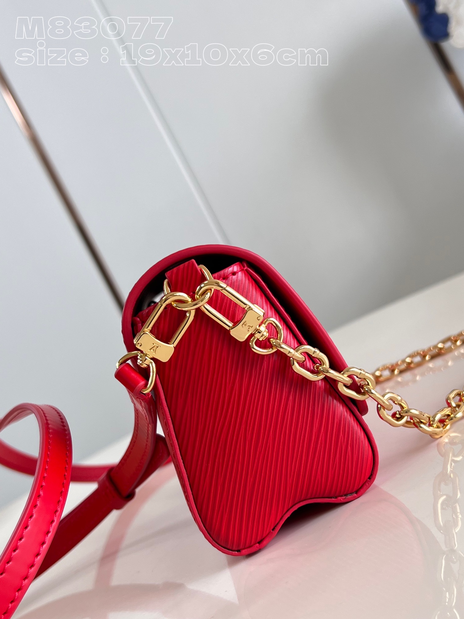 l**is V*t*n twist west pochette