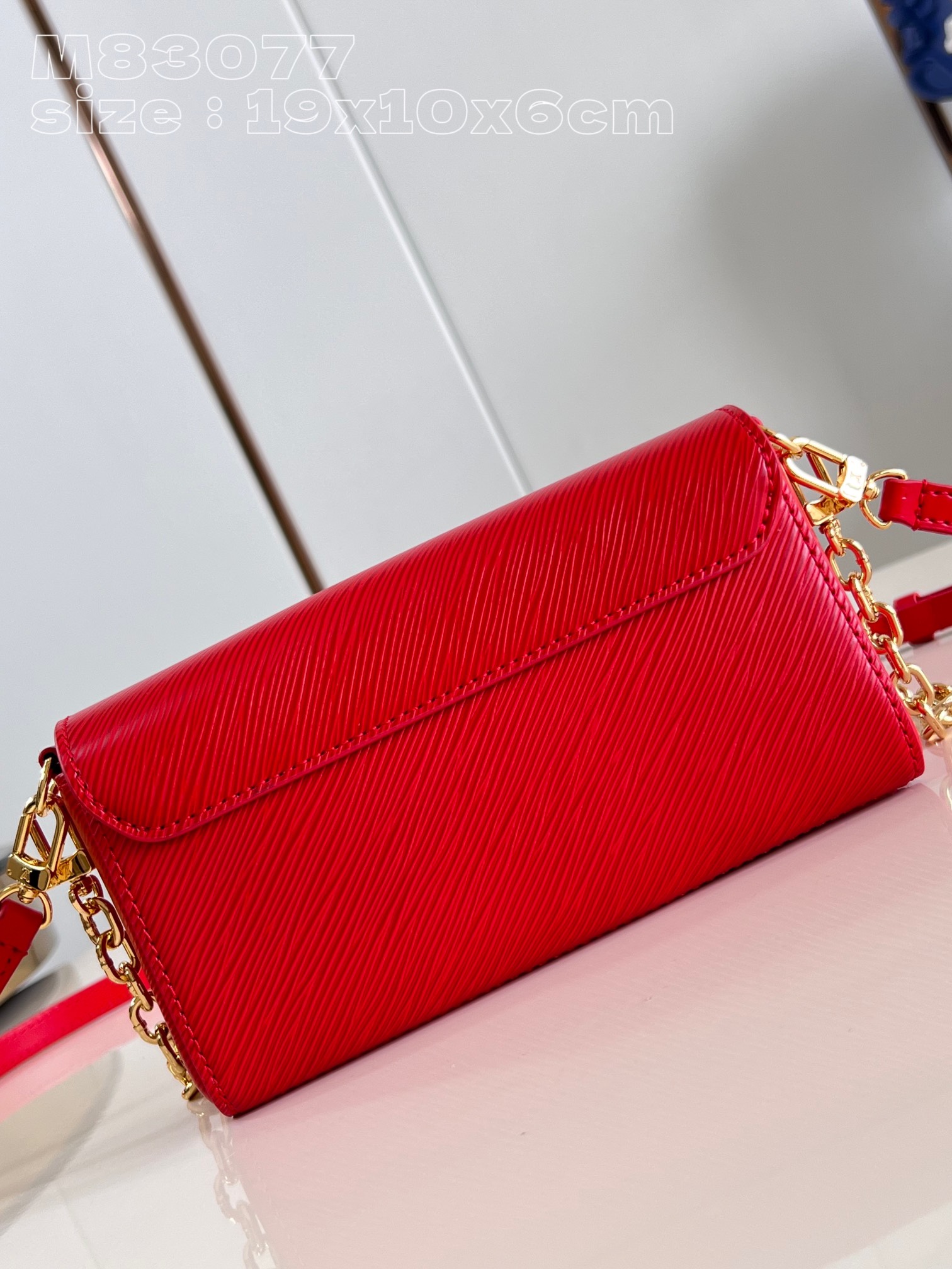 l**is V*t*n twist west pochette