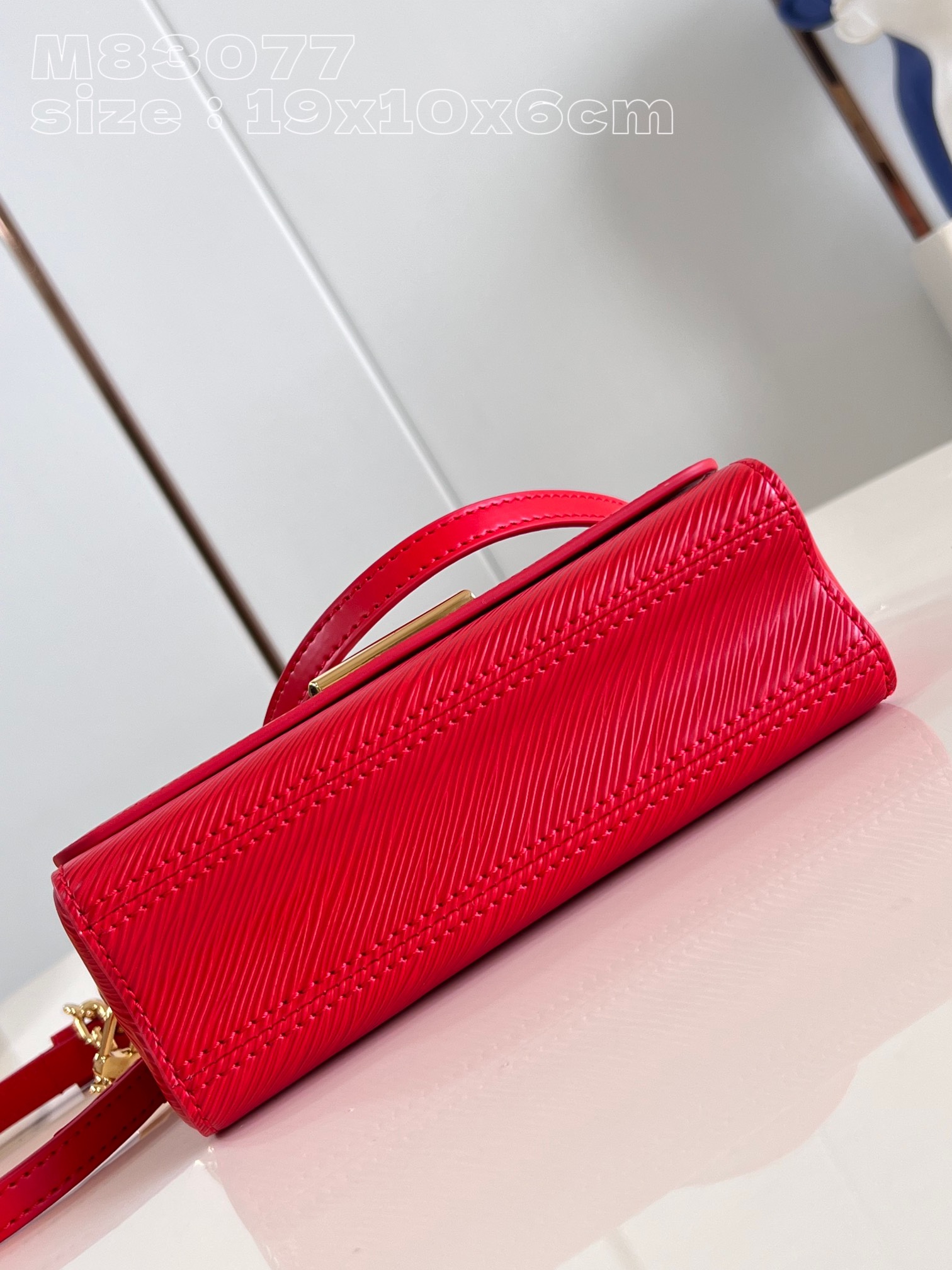 l**is V*t*n twist west pochette