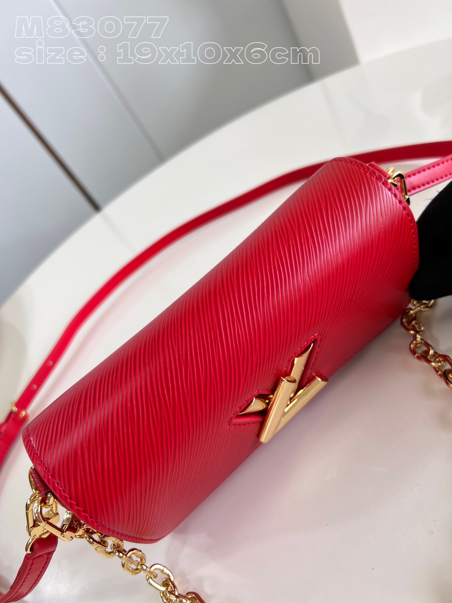 l**is V*t*n twist west pochette