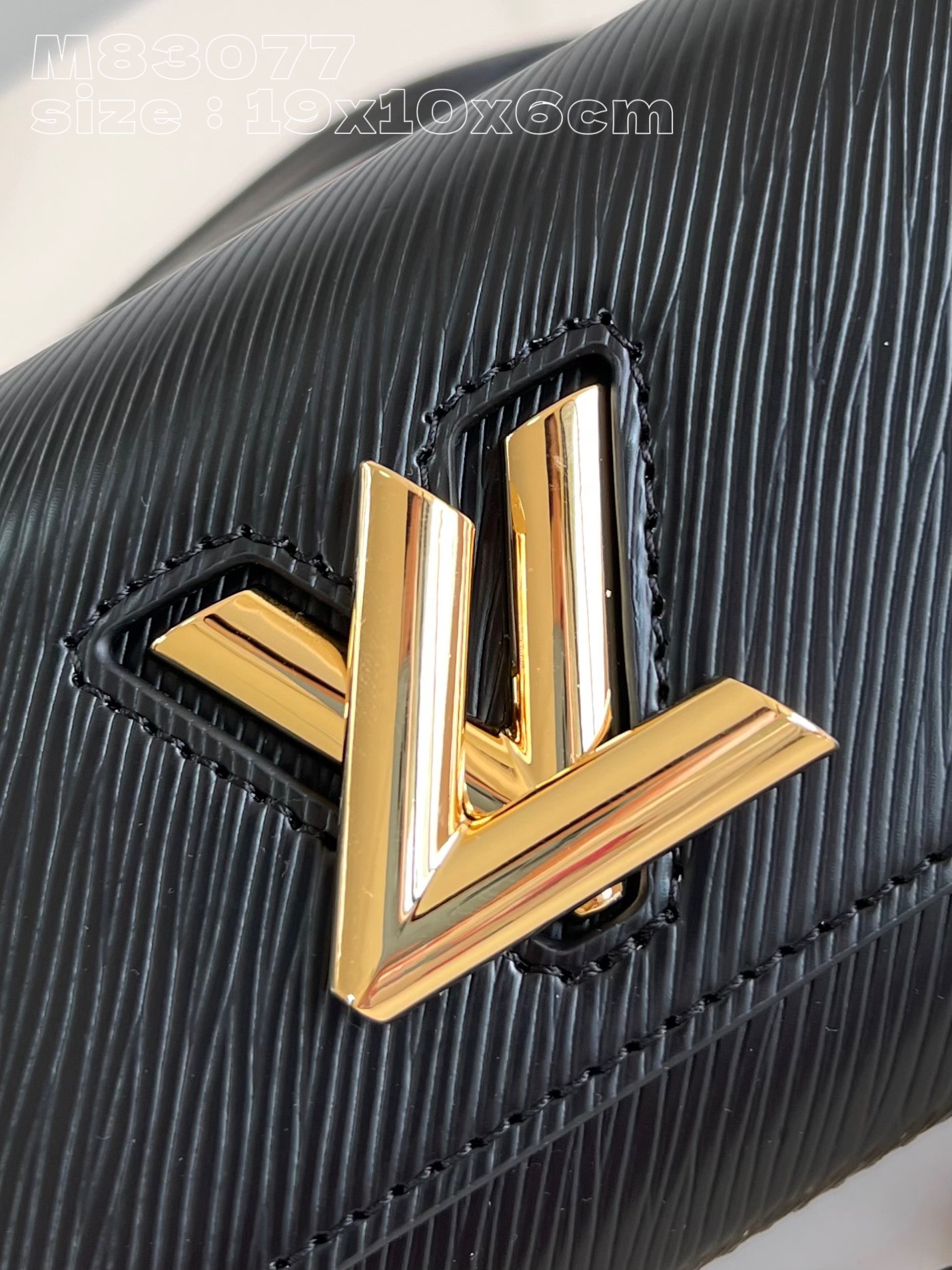 l**is V*t*n twist west pochette