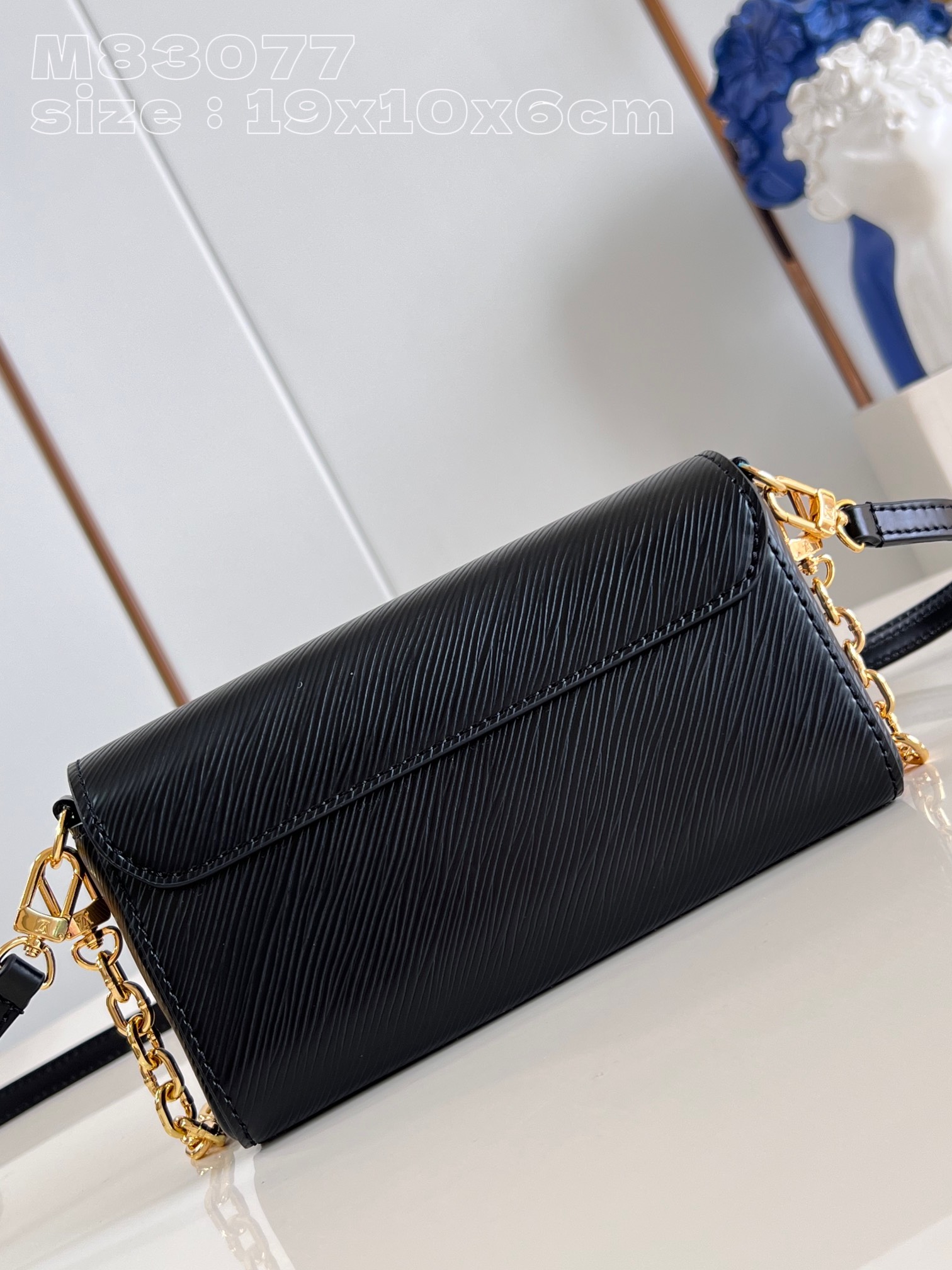 l**is V*t*n twist west pochette