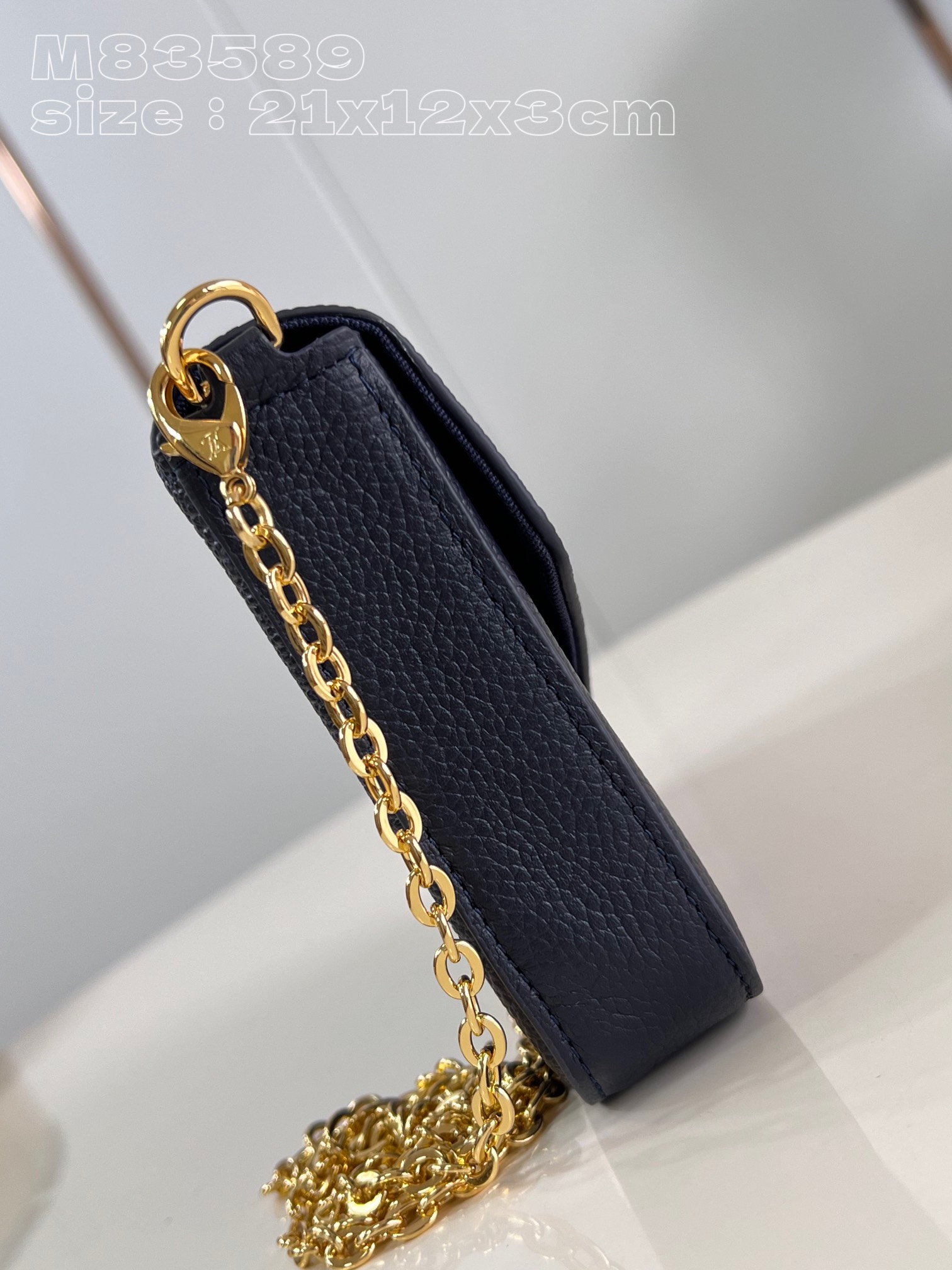 l**is V*t*n félicie pochette