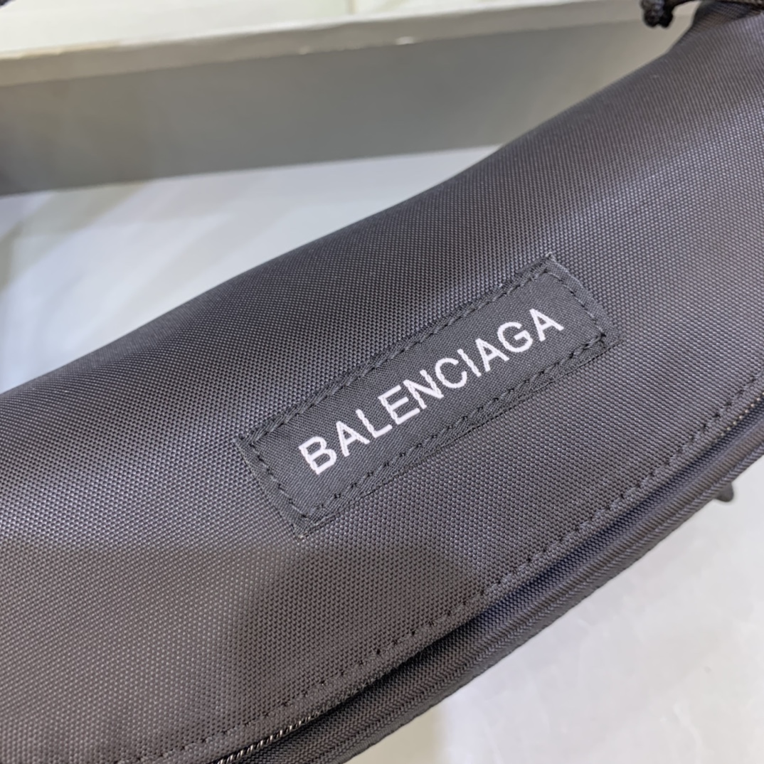 Ba*len*cia*ga waist bag