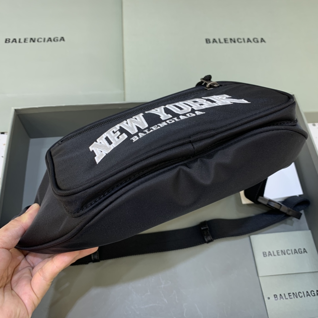 Ba*len*cia*ga waist bag