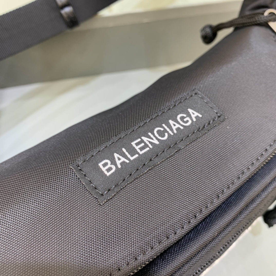 Ba*len*cia*ga waist bag