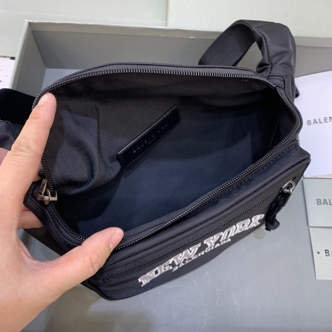 Ba*len*cia*ga waist bag